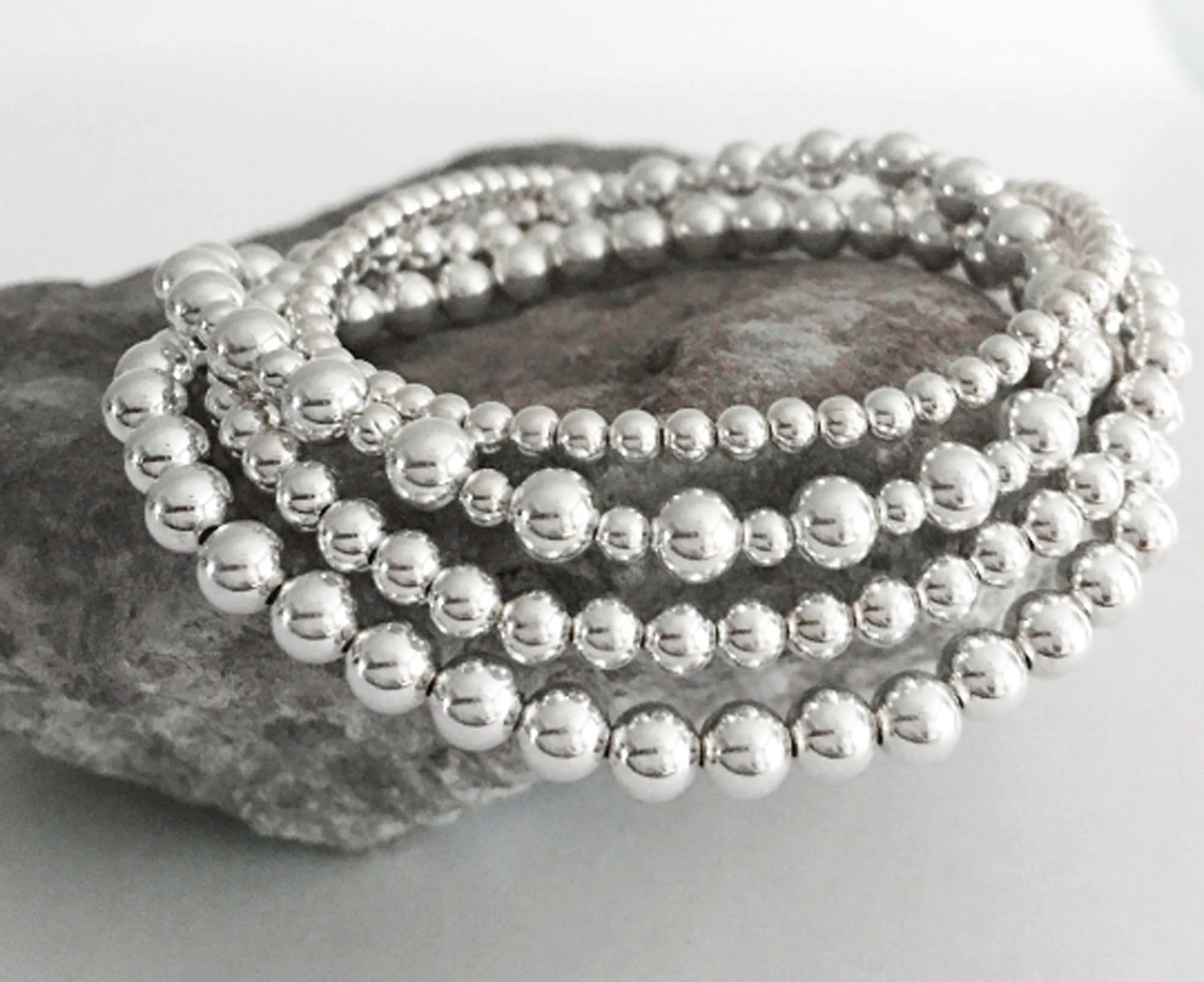 Appealing amethyst beads bracelet